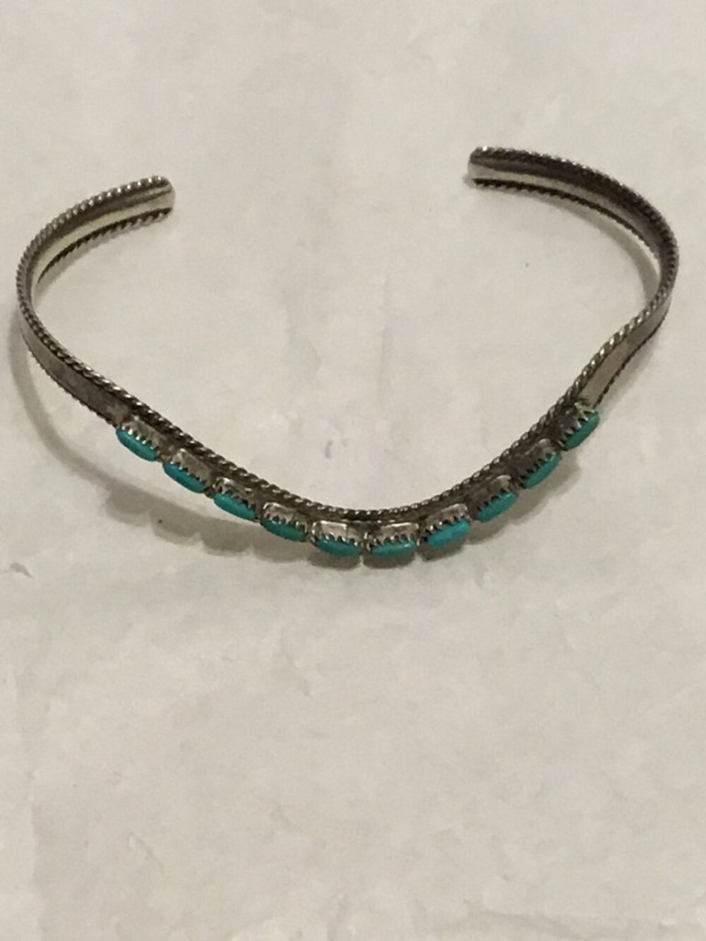 Fabulous sterling silver and turquoise cuff bracelet - Navaho?? - Picture 7 of 10